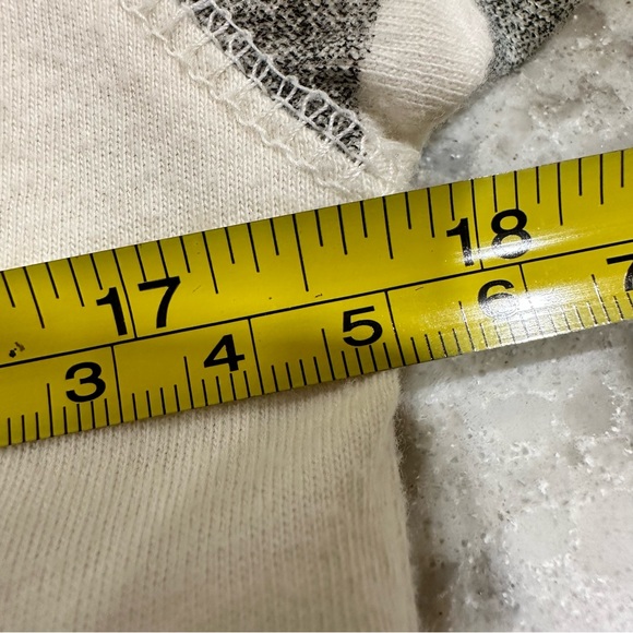 Touch by Alyssa Milano Pittsburgh Penguins Free Fall 3/4 in Sleeve Graphic Shirt - Picture 5 of 8